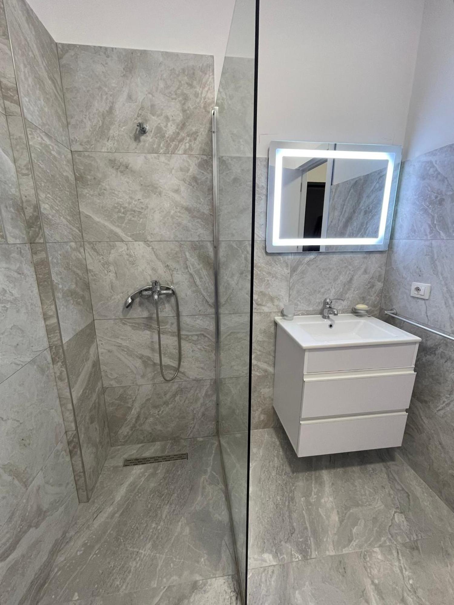 Modern Apartment In Central Wlora Zewnętrze zdjęcie
